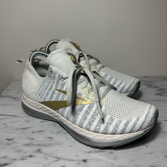 Brooks Shoes - Women’s size 10 Brooks Bedlam 2 White Grey Gold Athletic Running Shoes